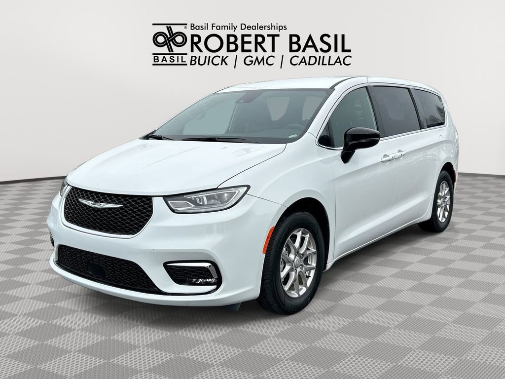 Used 2025 Chrysler Pacifica Select FWD image 1
