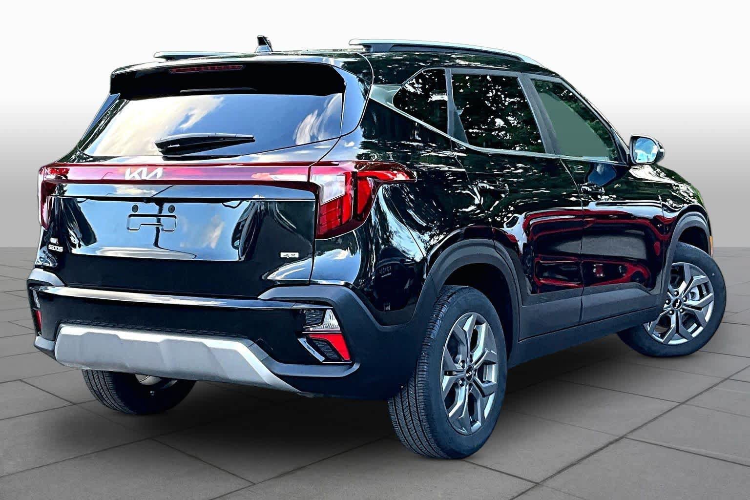 Used 2024 Kia Seltos S AWD/4WD image 13