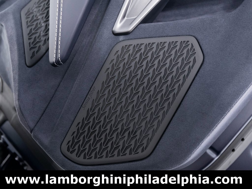 Used 2025 Lamborghini Revuelto image 38