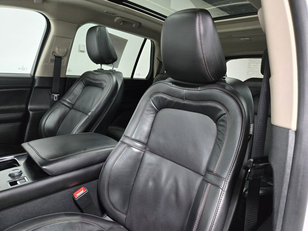 Used 2022 Lincoln Aviator Reserve w/ Equipment Group 201A image 12
