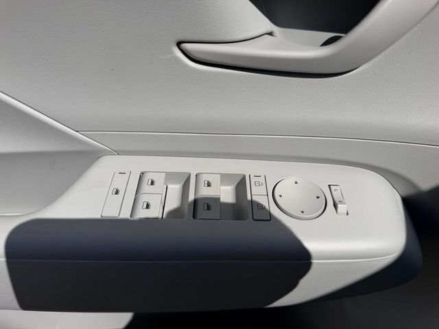 New 2026 Hyundai Kona SE FWD image 15