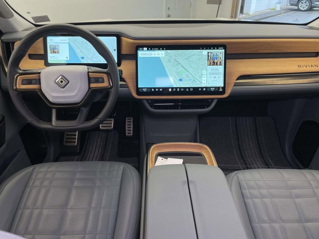 Used 2025 Rivian R1S Premium AWD/4WD image 29
