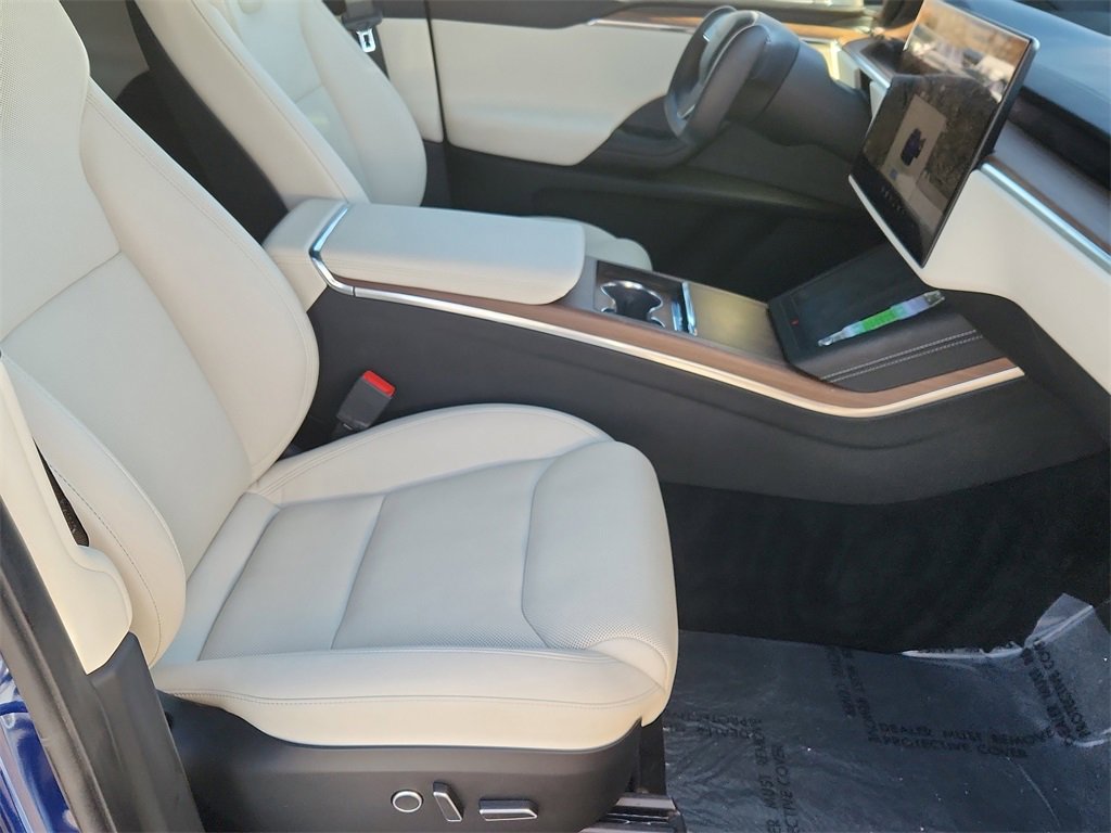Used 2022 Tesla Model X image 15
