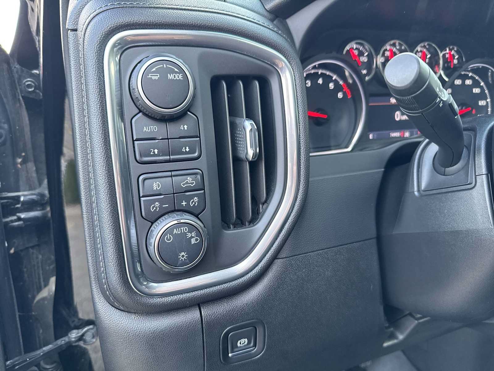 Certified 2020 Chevrolet Silverado 1500 RST AWD/4WD image 23