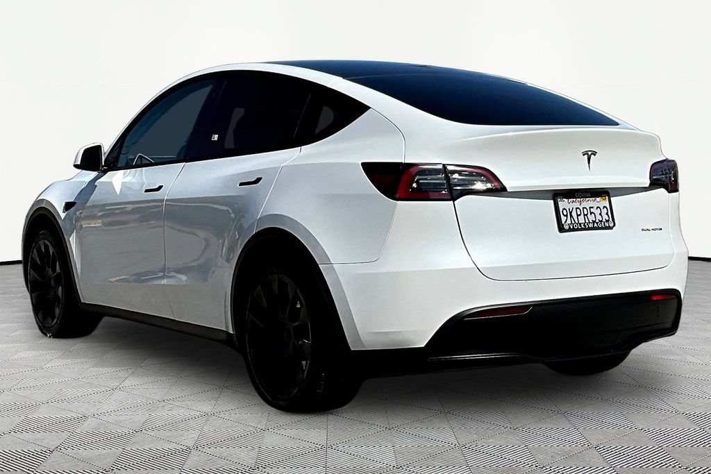 Used 2023 Tesla Model Y Long Range AWD/4WD image 4