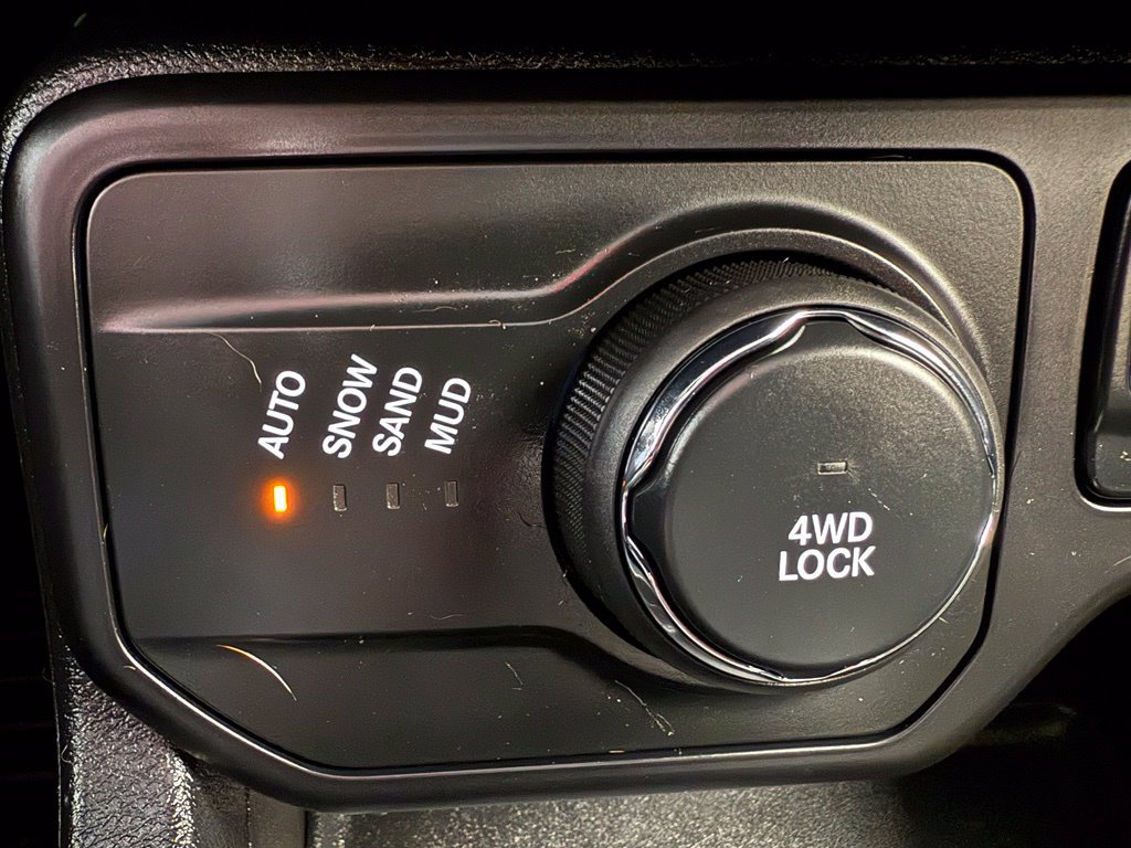 Used 2018 Jeep Renegade Limited w/ UConnect 8.4 Nav Group AWD/4WD image 41