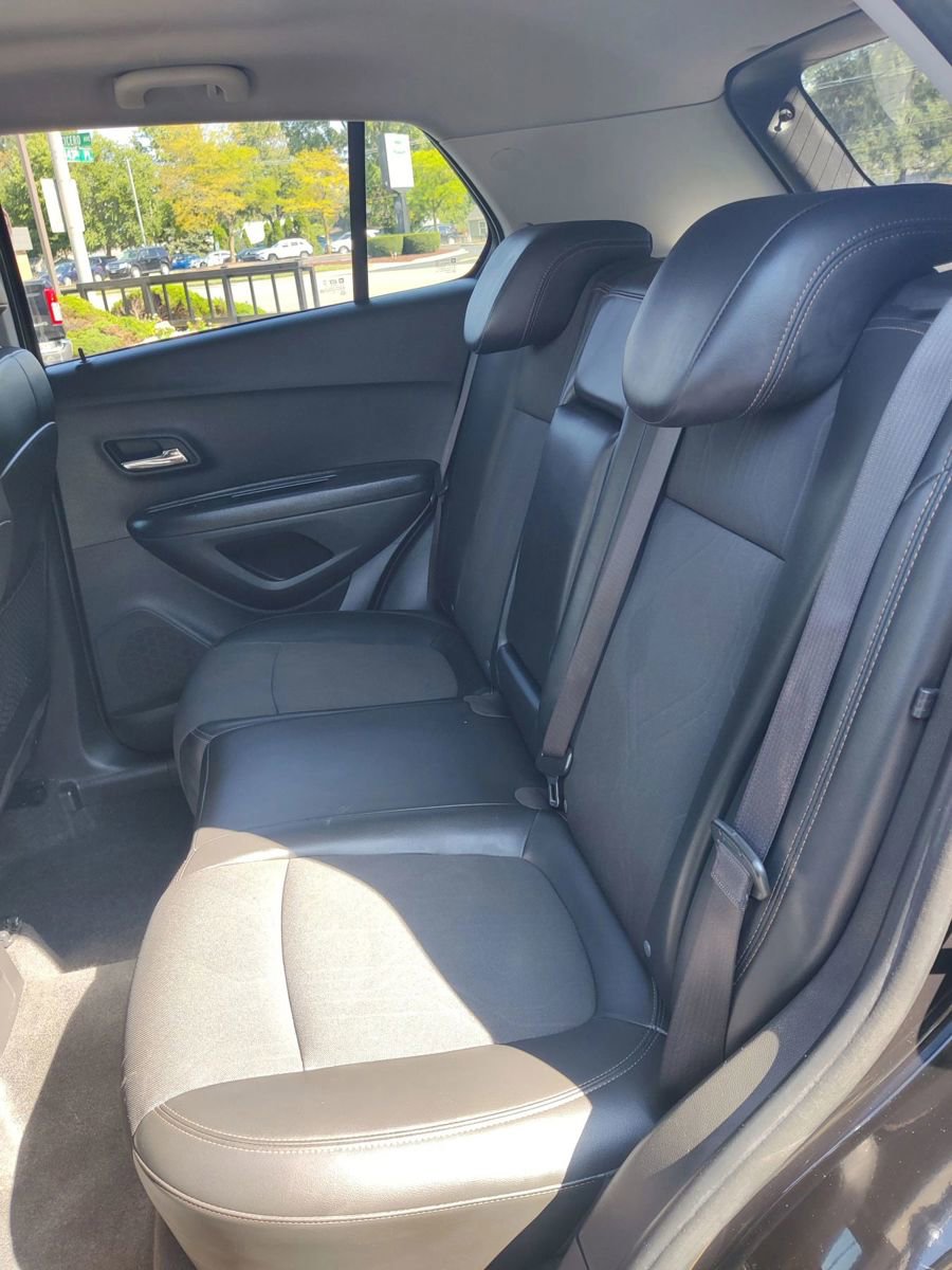 Used 2022 Chevrolet Trax LT w/ Midnight Edition image 21