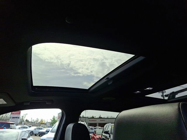 Used 2023 Chevrolet Traverse RS image 25