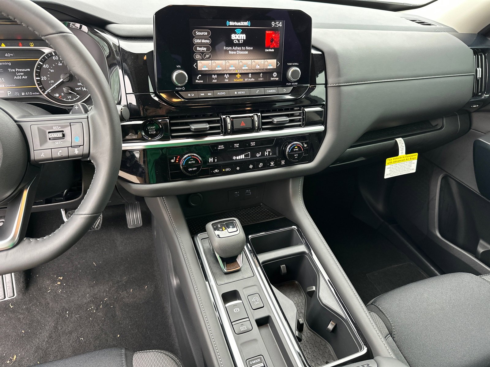 New 2025 Nissan Pathfinder SV w/ SV Premium Package image 31