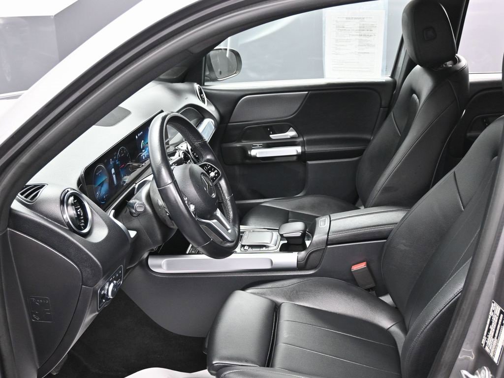 Used 2022 Mercedes-Benz GLB 250 w/ Premium Package Lite image 16