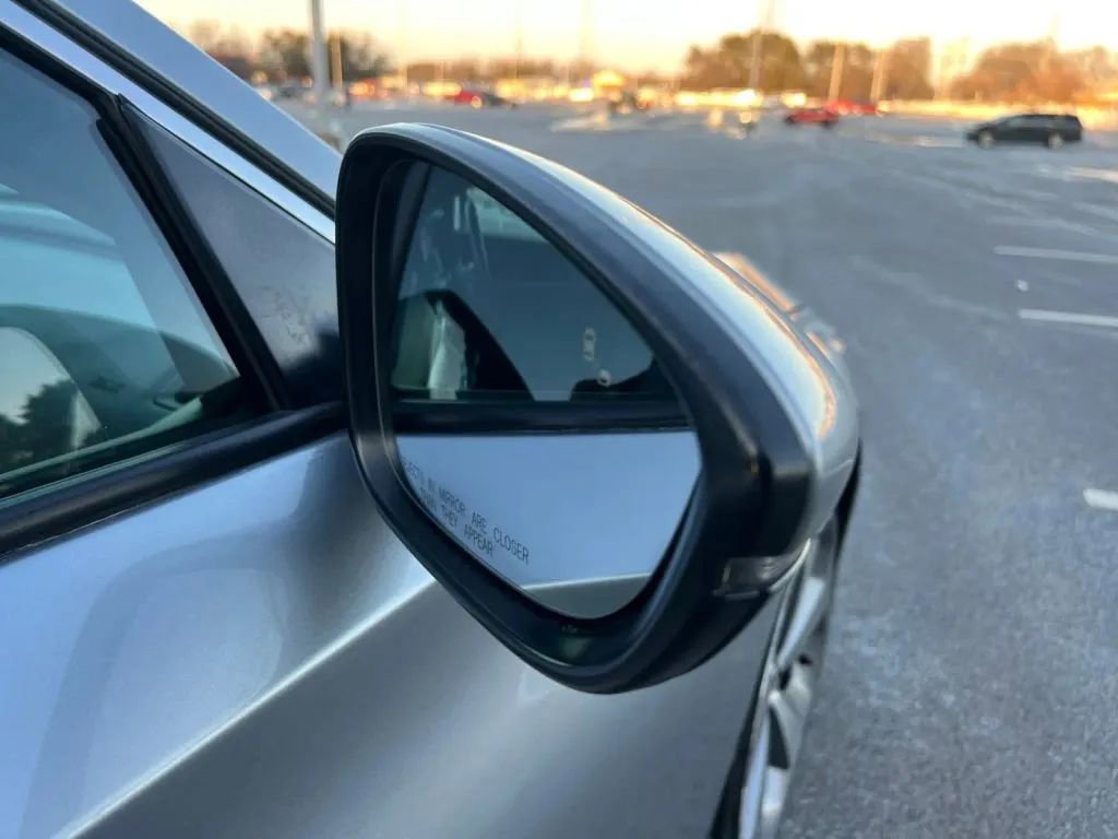 Used 2018 Honda Accord Touring image 32