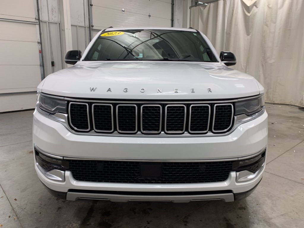 Used 2023 Jeep Wagoneer L Series II AWD/4WD image 34