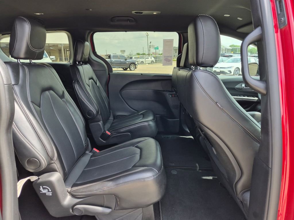 Used 2025 Chrysler Pacifica Select FWD image 27