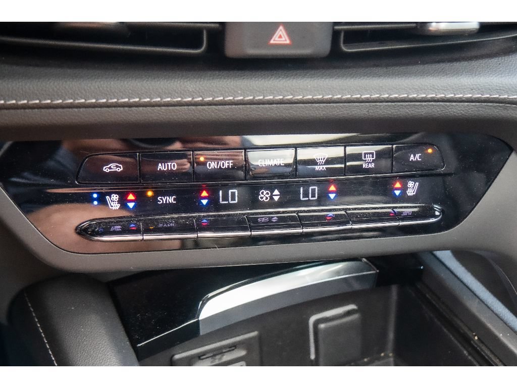 Used 2023 Buick Envision Avenir AWD/4WD image 34