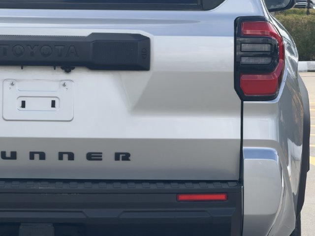 Certified 2025 Toyota 4Runner SR5 AWD/4WD image 8