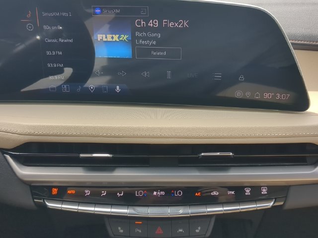 Used 2024 Cadillac XT4 Luxury w/ Cold Weather Package FWD image 24