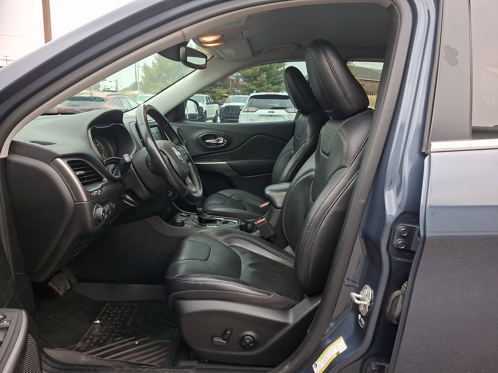 Used 2021 Jeep Cherokee Latitude Lux w/ Comfort/Convenience Group image 14