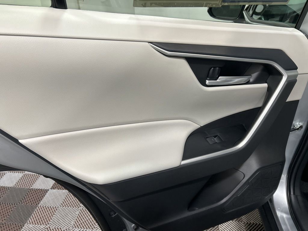 Used 2025 Toyota RAV4 XLE Premium image 15