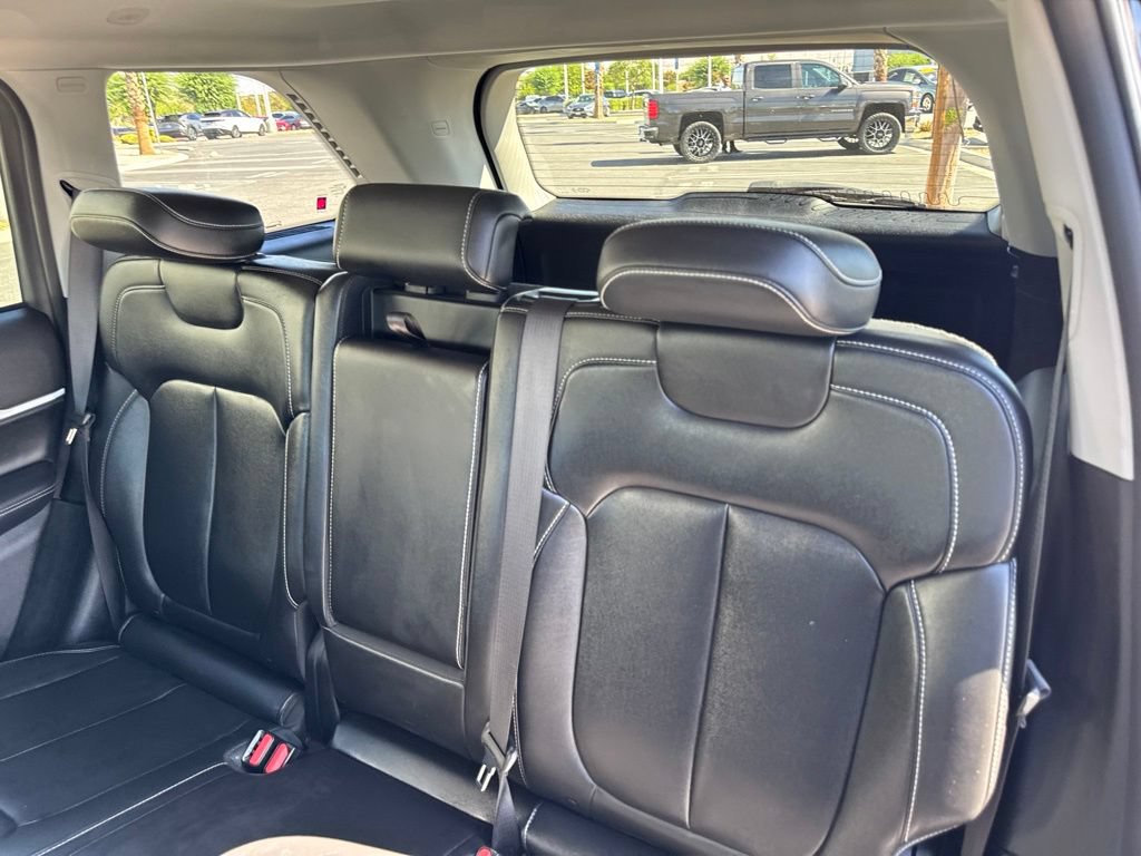 Used 2023 Jeep Grand Cherokee Limited AWD/4WD image 18
