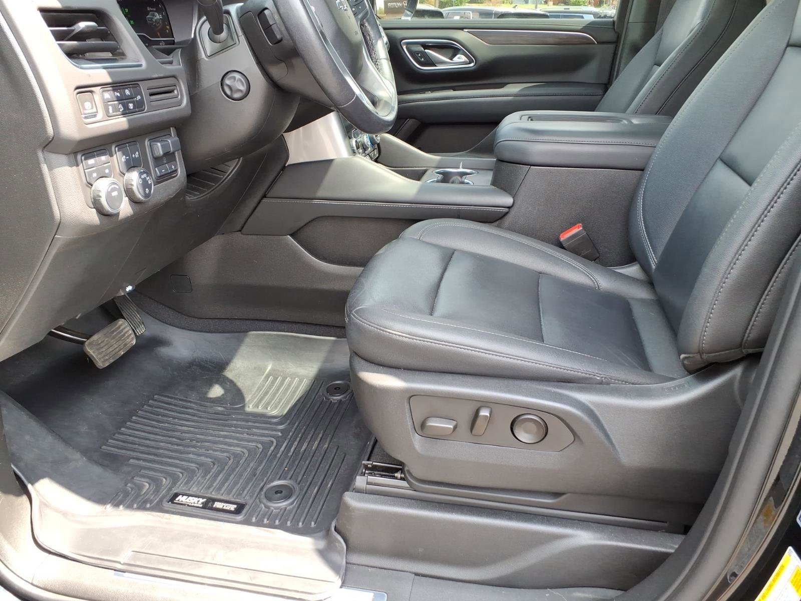 Used 2022 Chevrolet Tahoe Z71 w/ Luxury Package AWD/4WD image 17