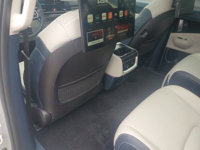 Certified 2025 Kia Carnival SX Prestige FWD image 10