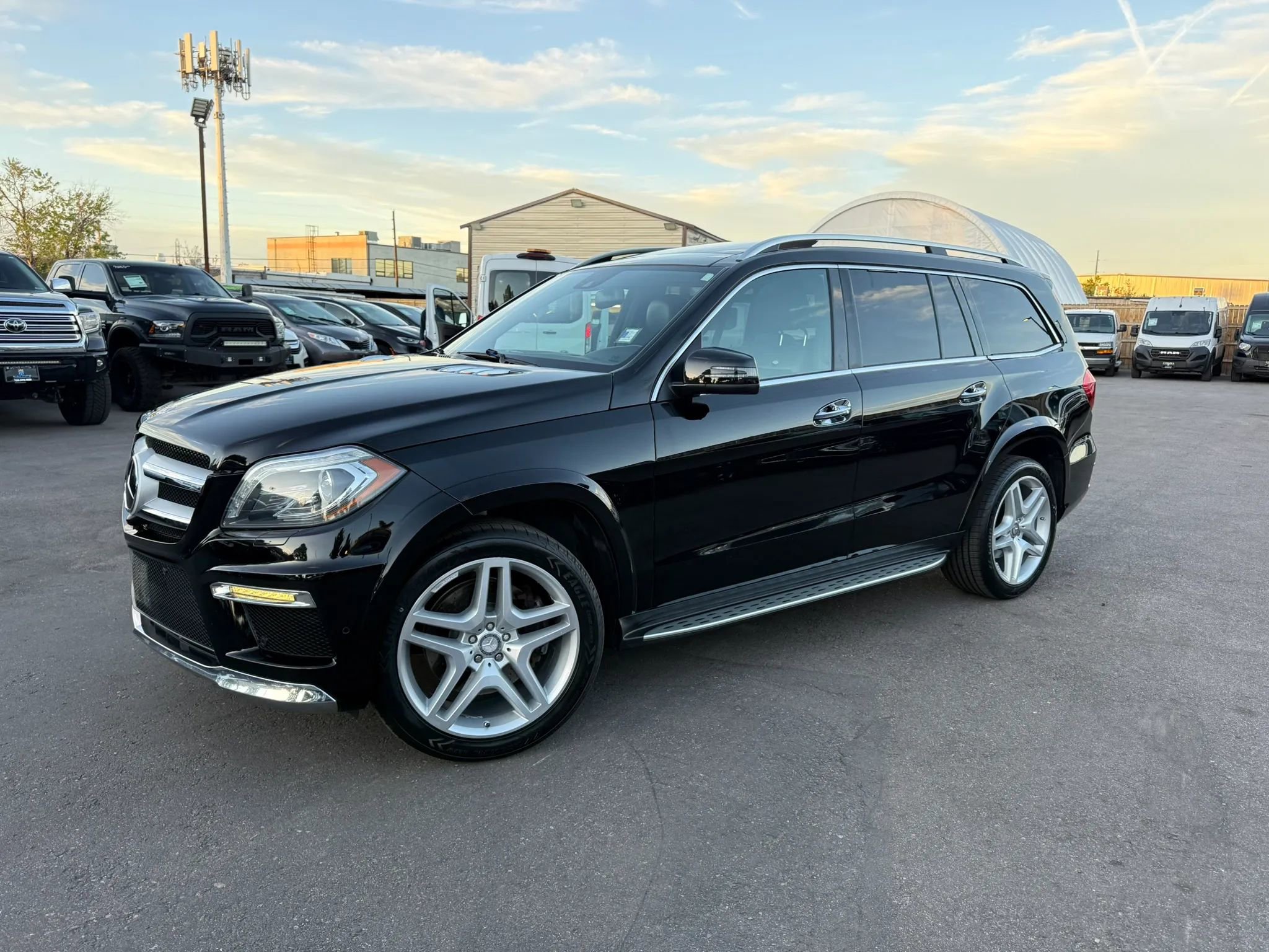 Used 2015 Mercedes-Benz GL 550 4MATIC image 2