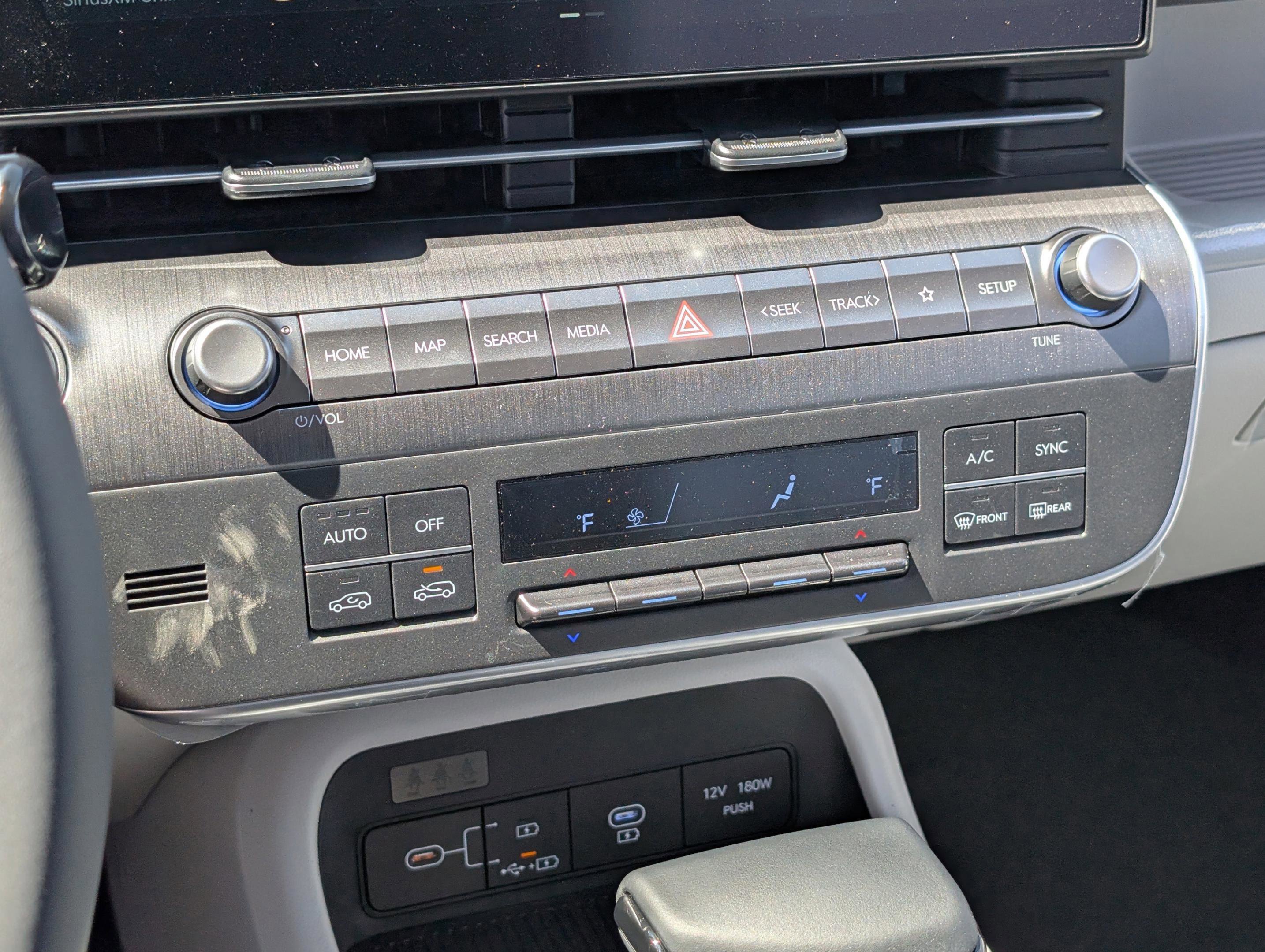 Used 2025 Hyundai Kona SEL AWD/4WD image 29