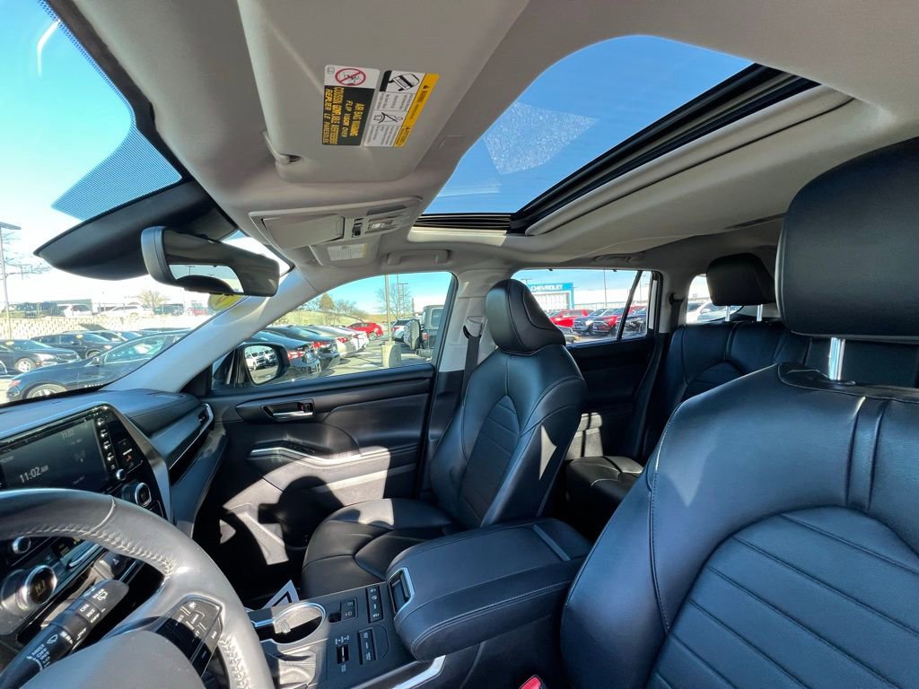 Used 2021 Toyota Highlander XLE image 18