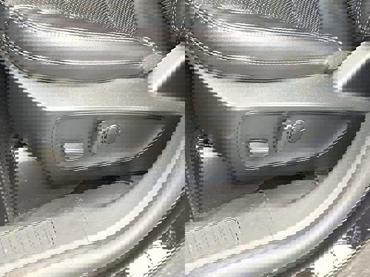 Certified 2022 Ford Escape Titanium w/ Class II Trailer Tow Package image 12