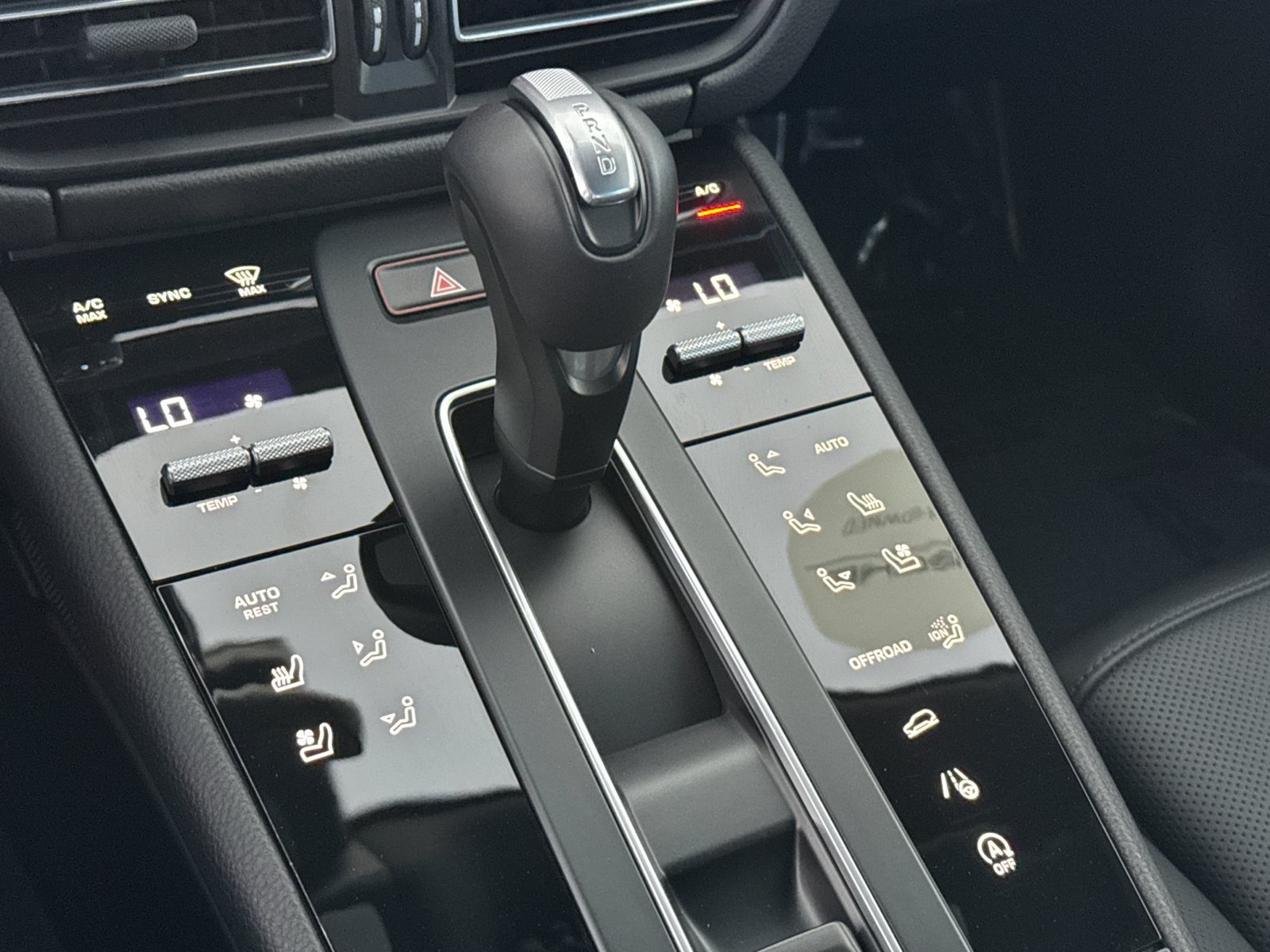 Certified 2026 Porsche Macan AWD/4WD image 23