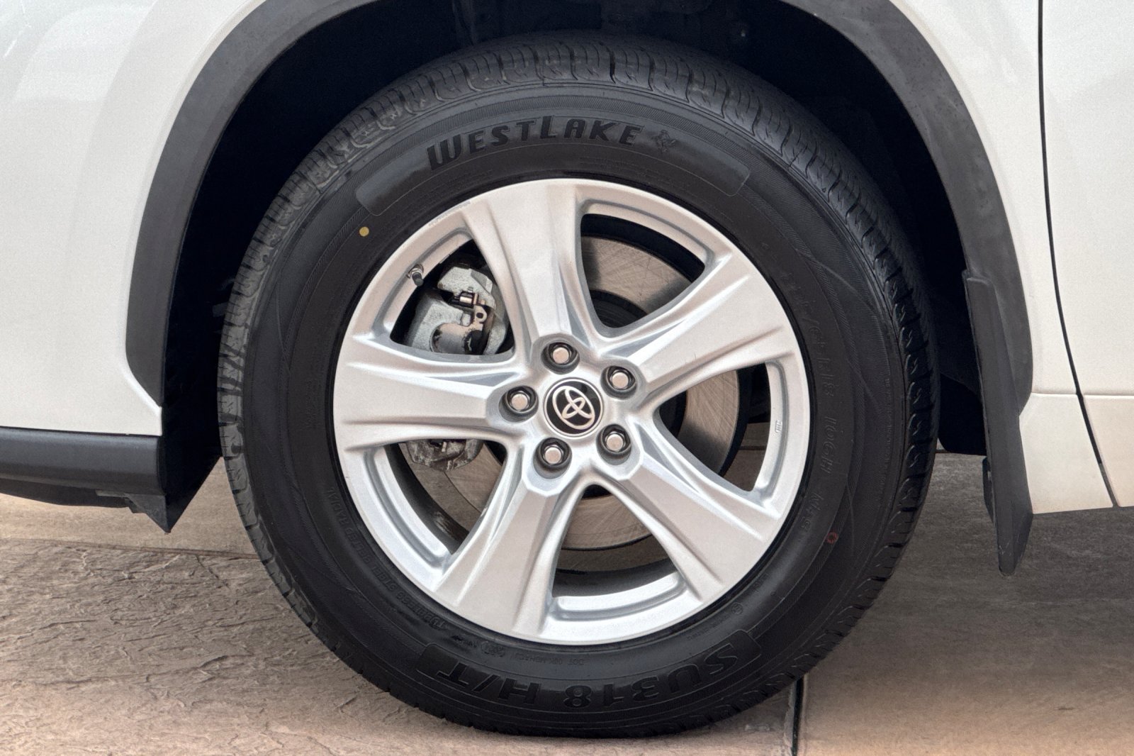 Certified 2023 Toyota Highlander LE AWD/4WD image 36