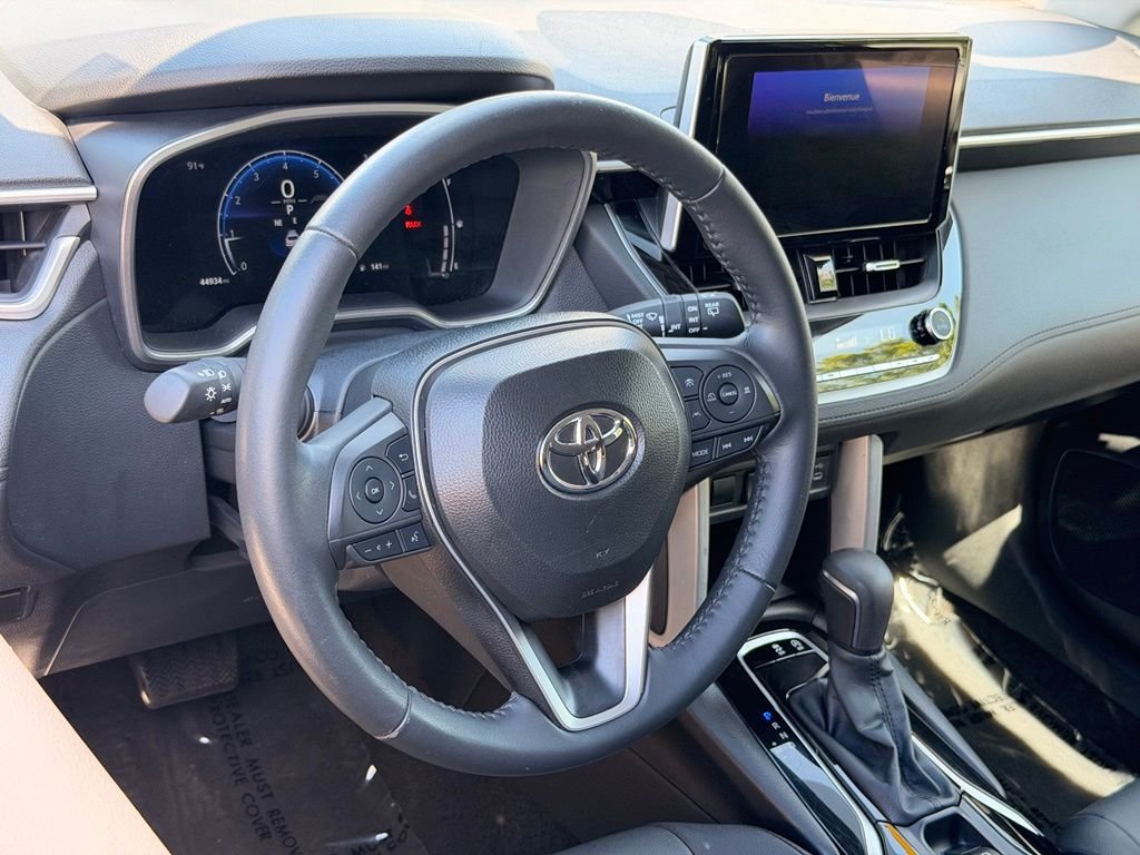 Certified 2025 Toyota Corolla Cross XLE FWD image 19