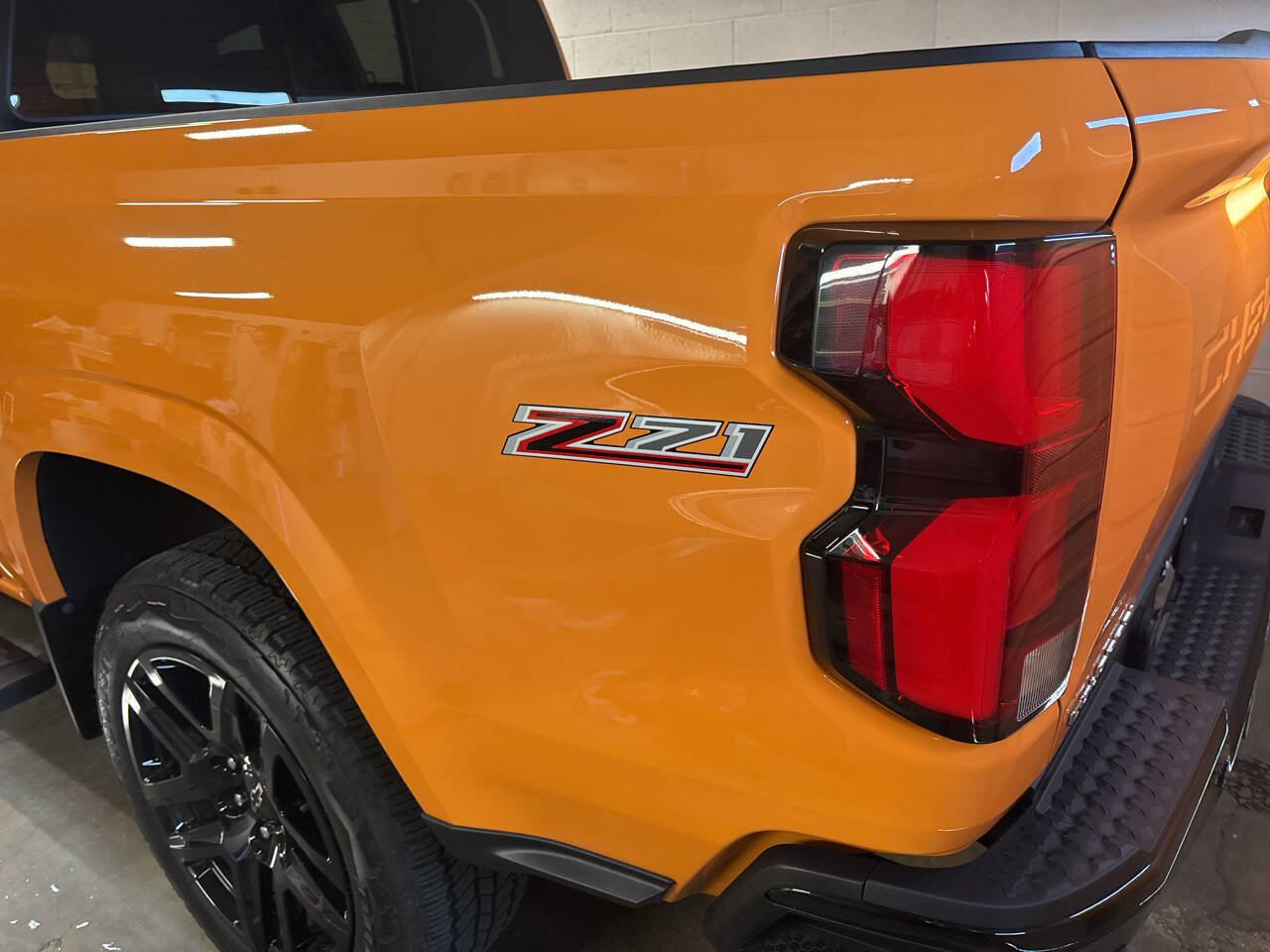 Used 2025 Chevrolet Colorado Z71 w/ Z71 Convenience Package 2 image 3