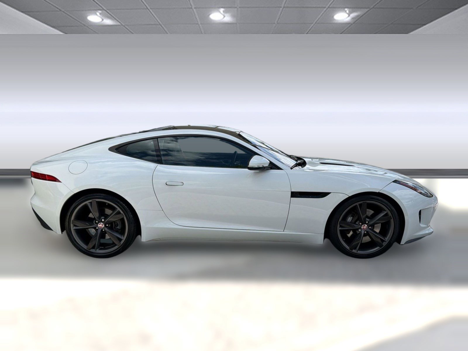 Used 2017 Jaguar F-TYPE Coupe image 8