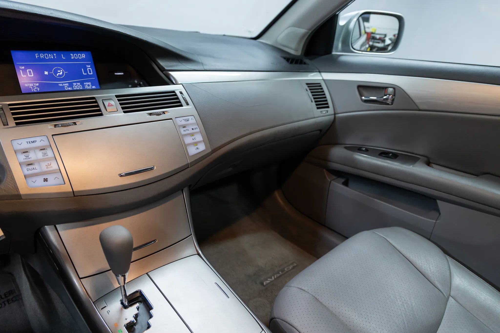 Used 2005 Toyota Avalon XL FWD image 28