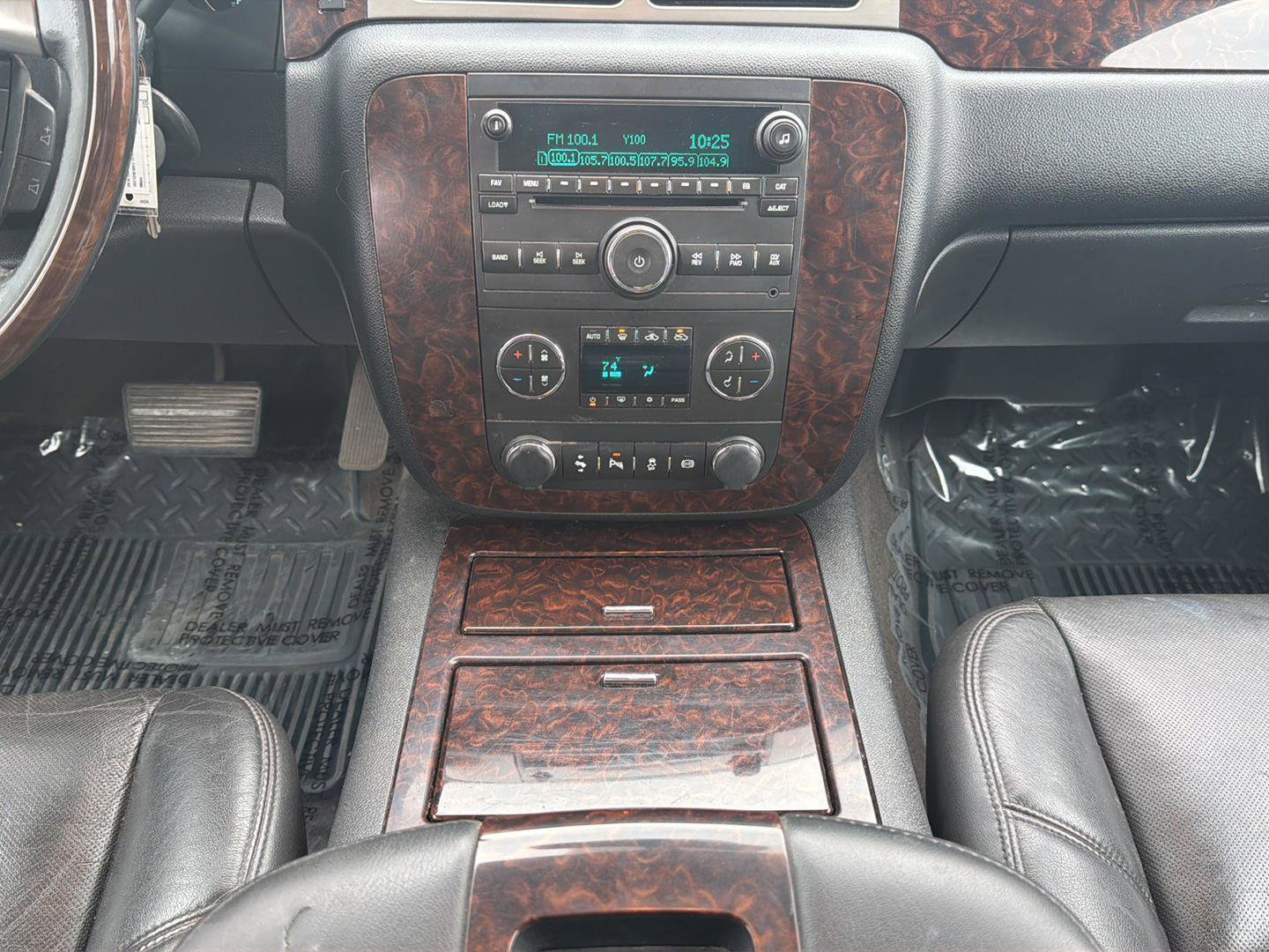 Used 2014 GMC Sierra 2500 Denali w/ Suspension Package, Off-Road AWD/4WD image 11
