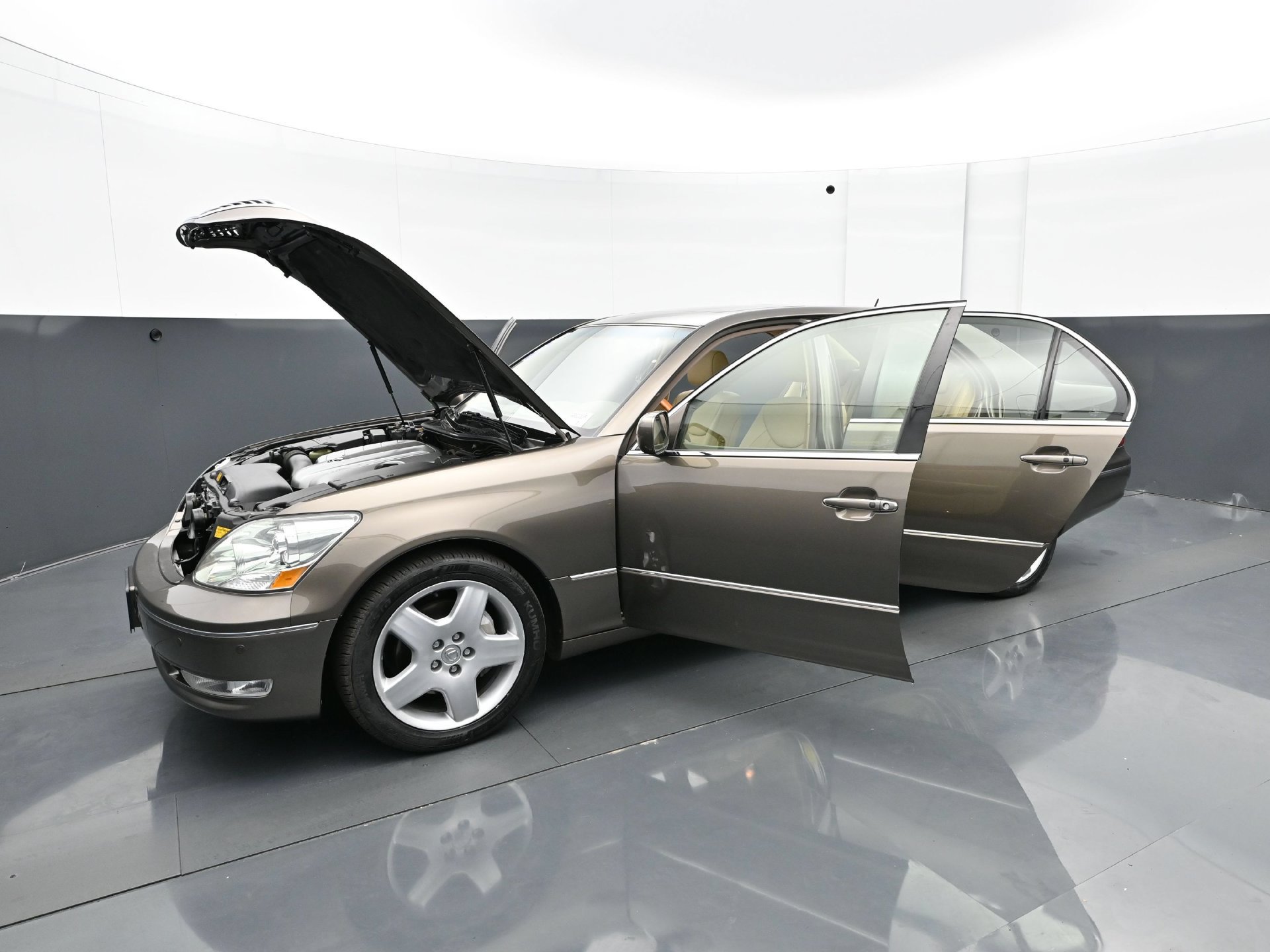 Used 2005 Lexus LS 430 RWD image 32