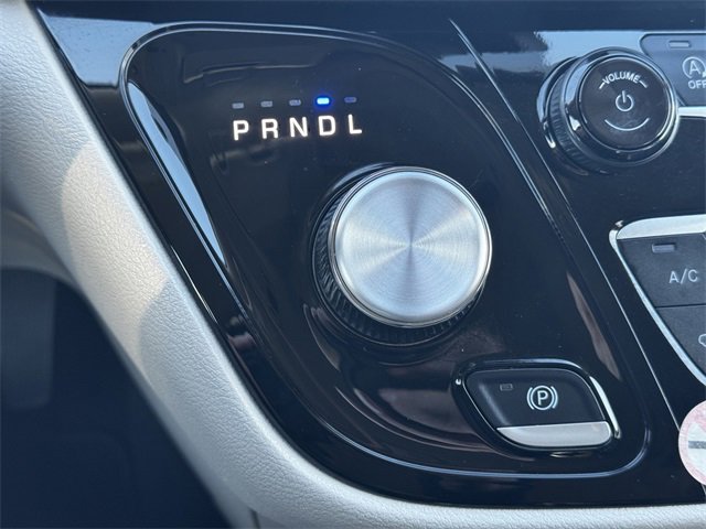 Certified 2024 Chrysler Pacifica Touring-L image 37