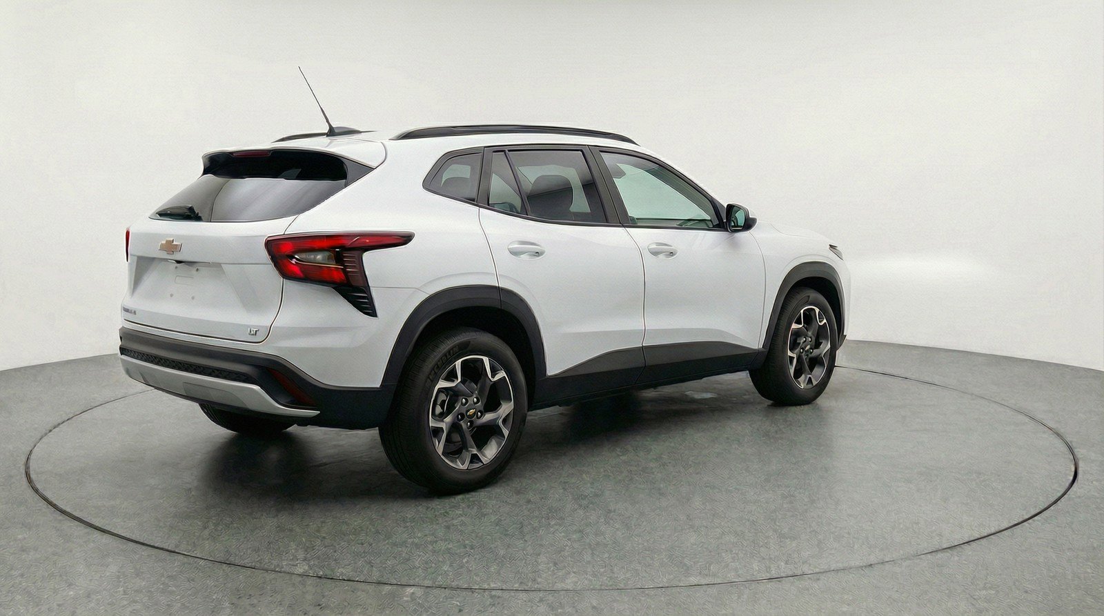 Used 2025 Chevrolet Trax LT w/ LT Convenience Package image 9