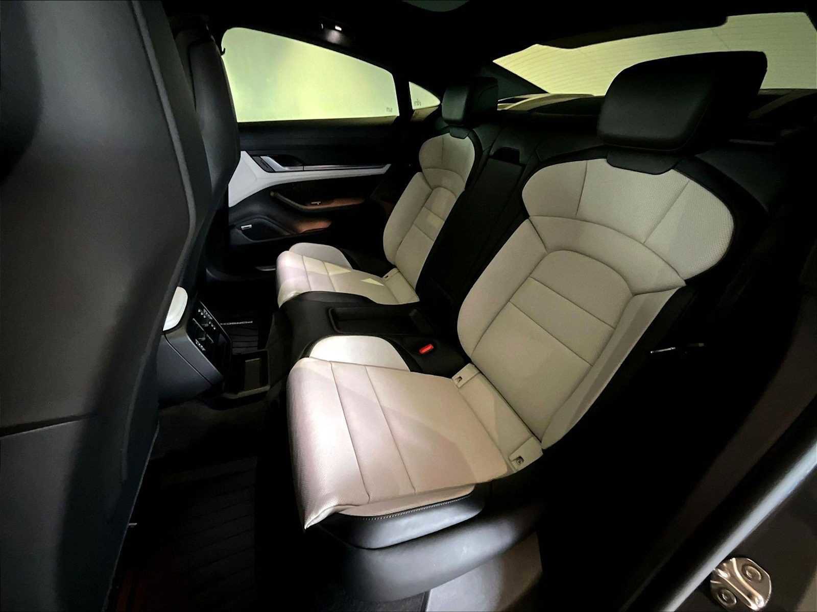 Used 2025 Porsche Taycan image 30