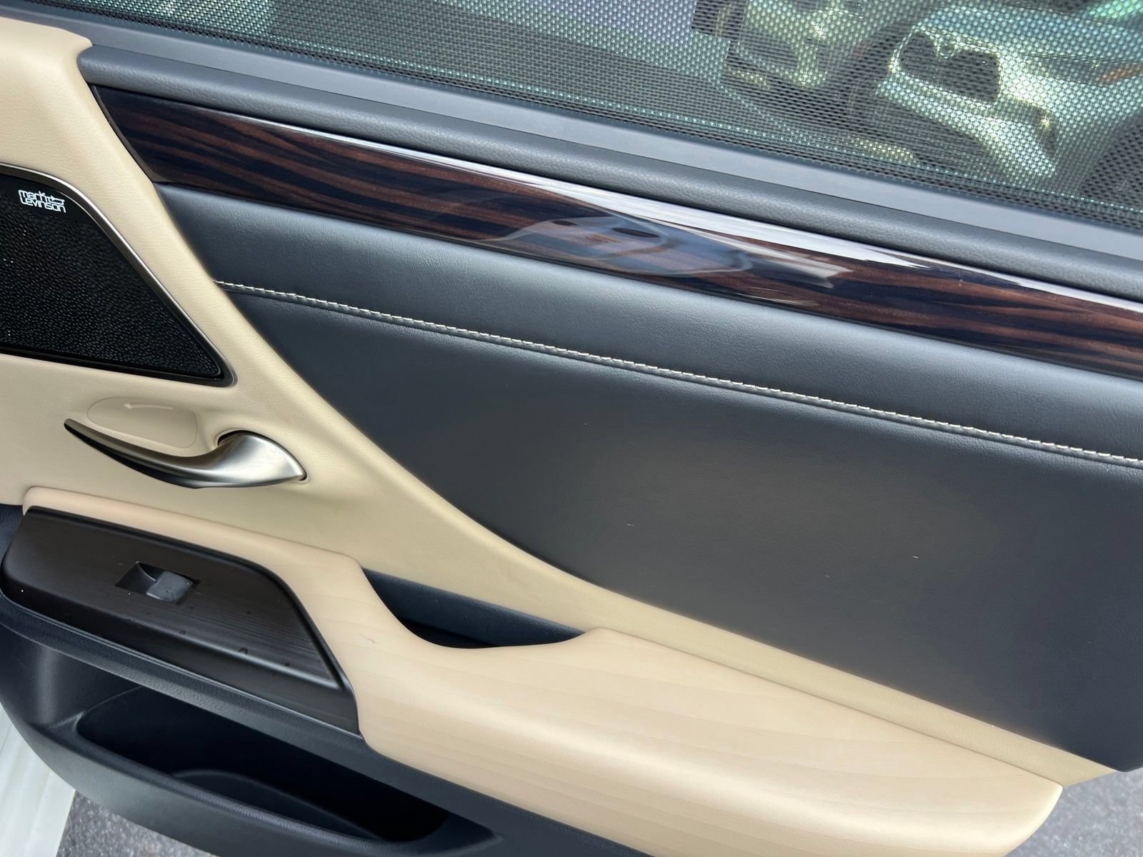 Used 2019 Lexus ES 300h Ultra Luxury w/ Accessory Package 2 FWD image 66