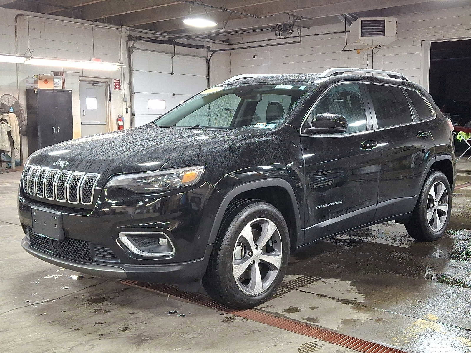 Used 2021 Jeep Cherokee Limited AWD/4WD image 3