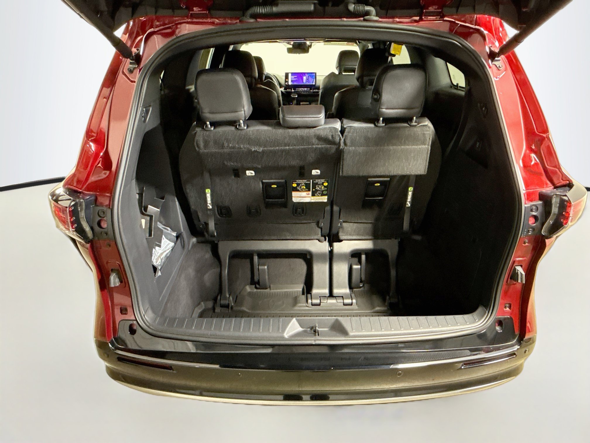 Used 2025 Toyota Sienna Platinum AWD/4WD image 27
