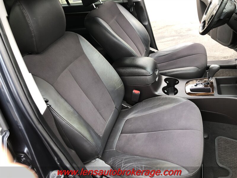 Used 2010 Hyundai Santa Fe SE FWD image 23