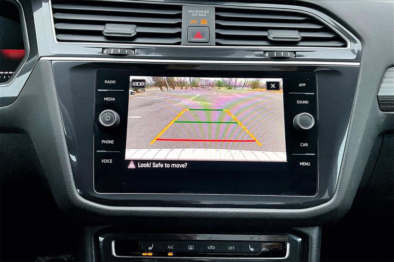 Used 2024 Volkswagen Tiguan SE image 12