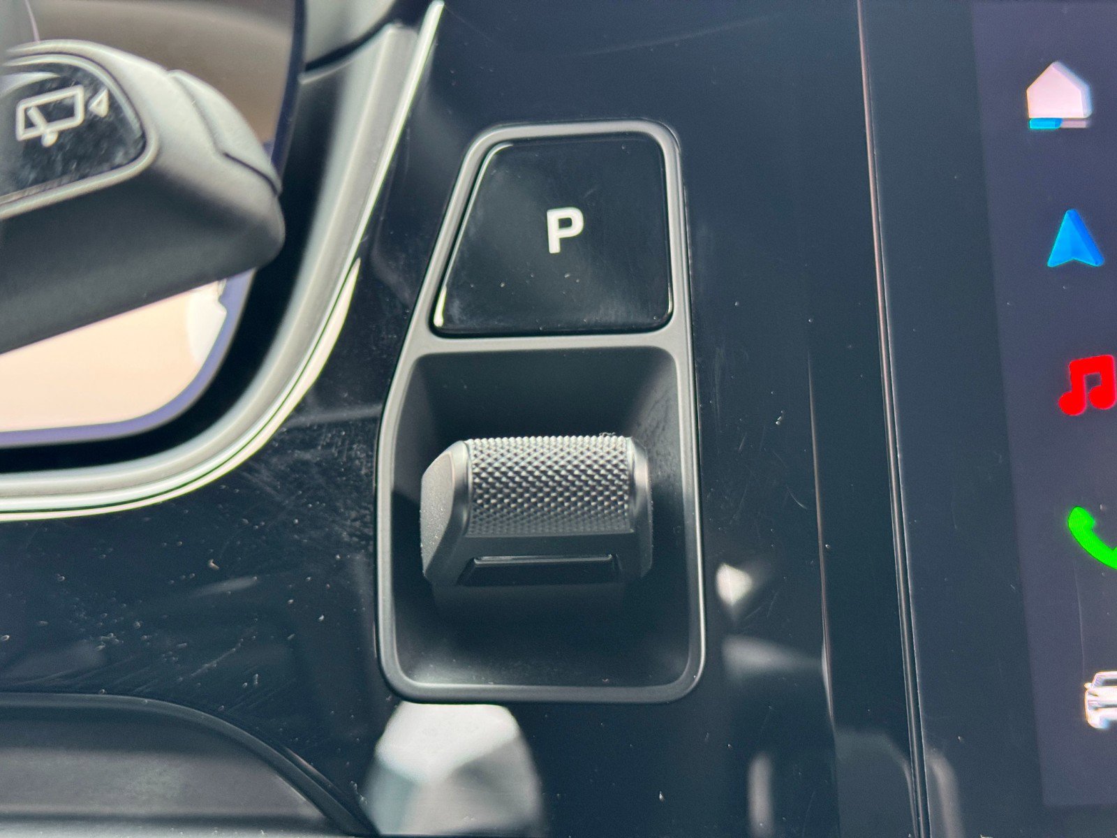 Used 2024 Porsche Cayenne w/ Premium Package image 25