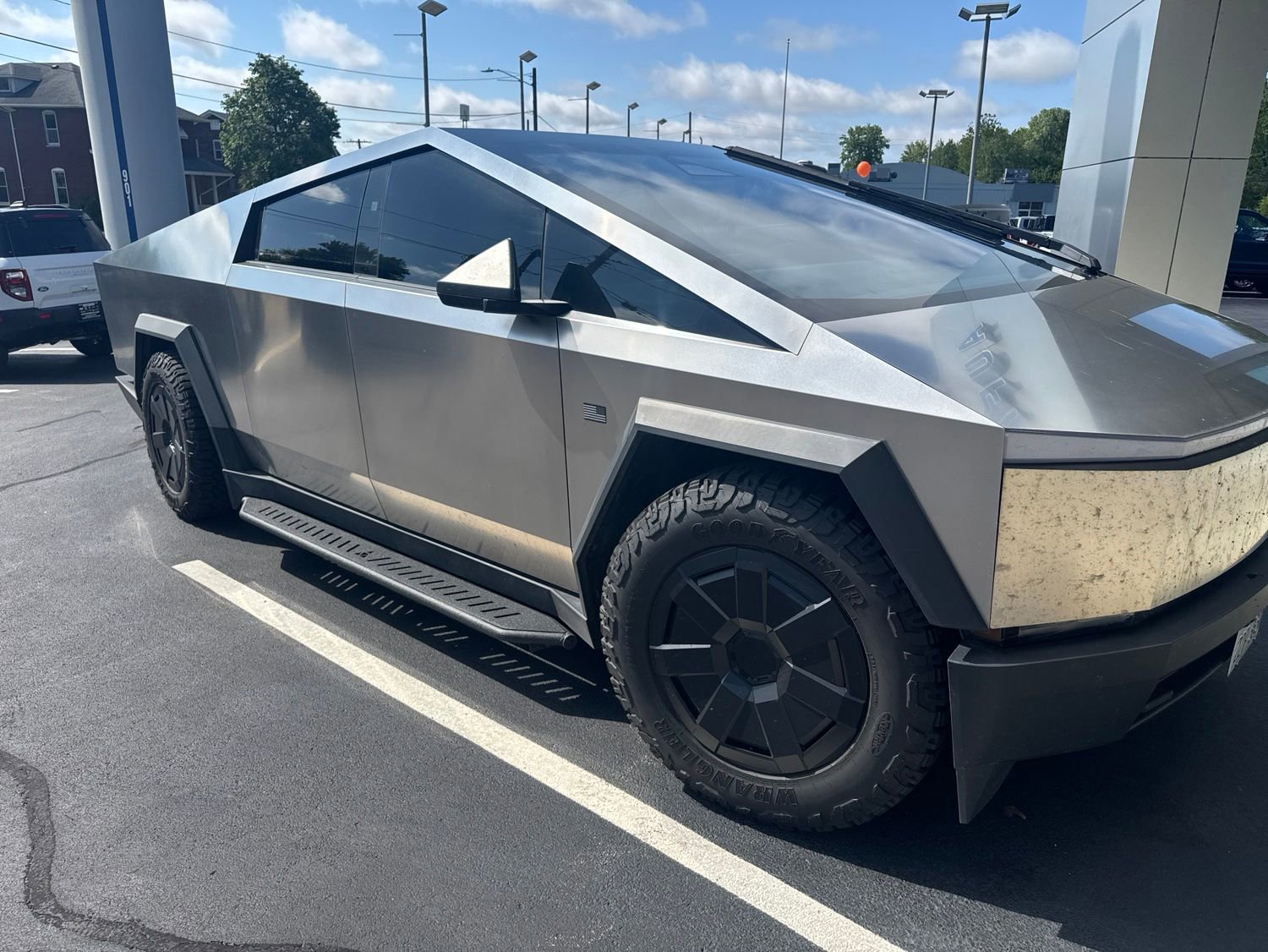 Used 2024 Tesla Cybertruck AWD Crew Cab image 2