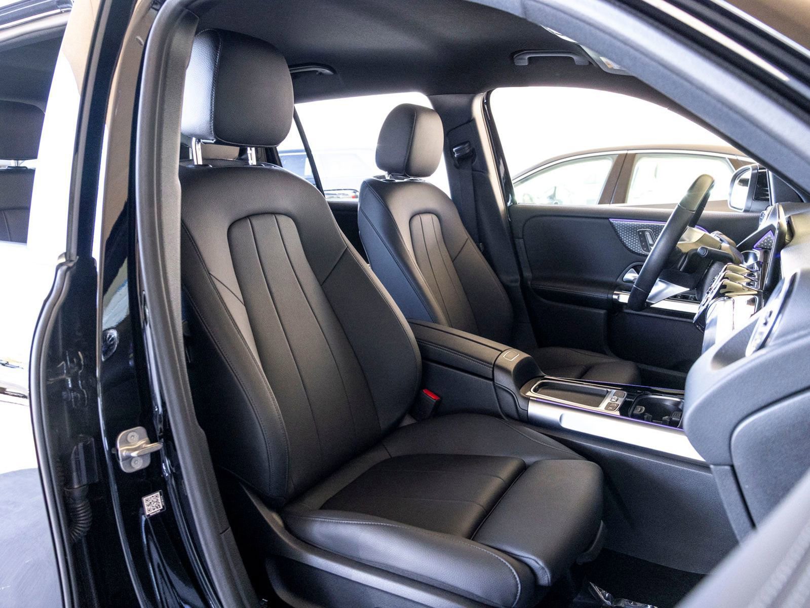 Used 2025 Mercedes-Benz GLB 250 image 25