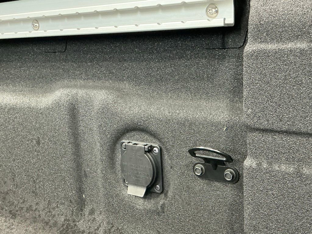 Used 2024 Nissan Frontier SV w/ SV Convenience Package image 6