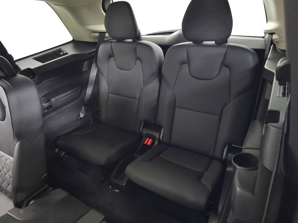 Certified 2025 Volvo XC90 B5 Plus AWD/4WD image 38
